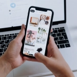 Мобильные приложения на экране смартфона для удобного выбора
